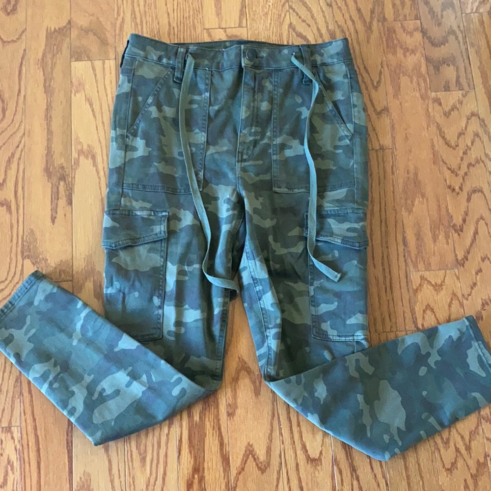 American Eagle camo hi-rise jegging